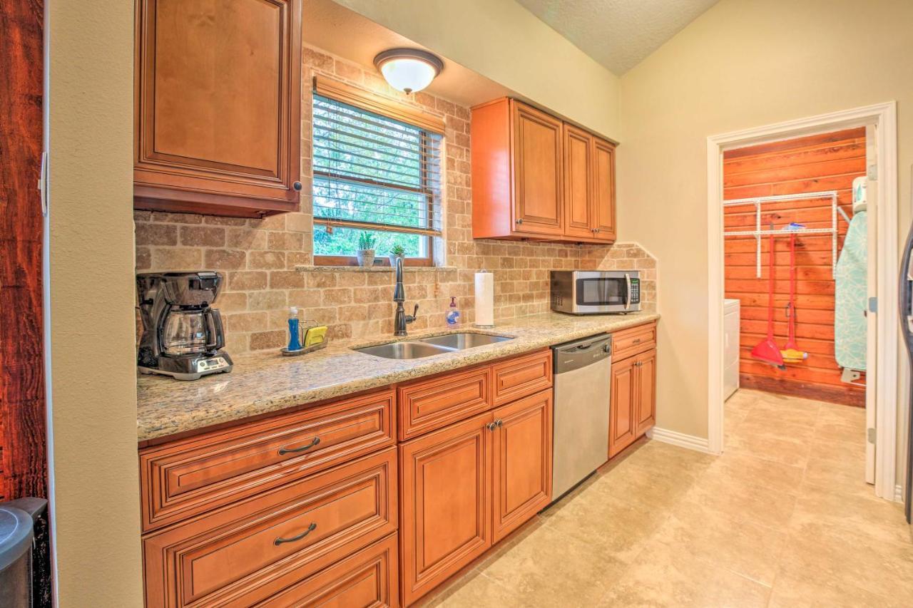 Spacious Kemah Clear Lake Home With Porch And Fire Pit Exteriör bild
