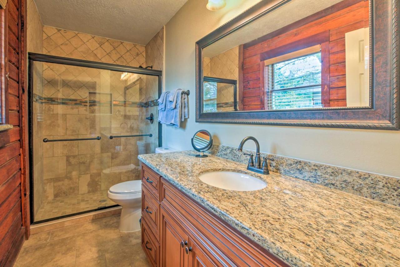 Spacious Kemah Clear Lake Home With Porch And Fire Pit Exteriör bild